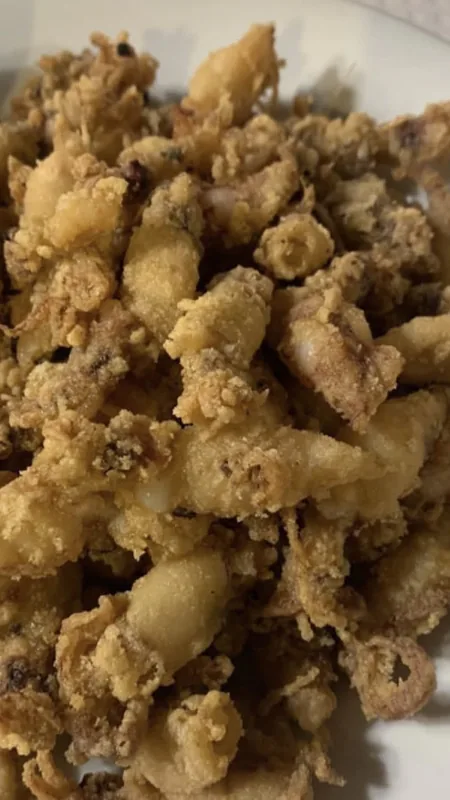 Story de Instagram de un restaurante con su ración de chipirones en Benalmádena